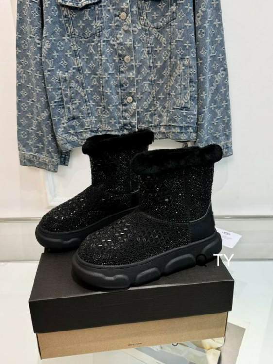 Picture of UGG Shoes _SKUUGGsz35-40TY110519829